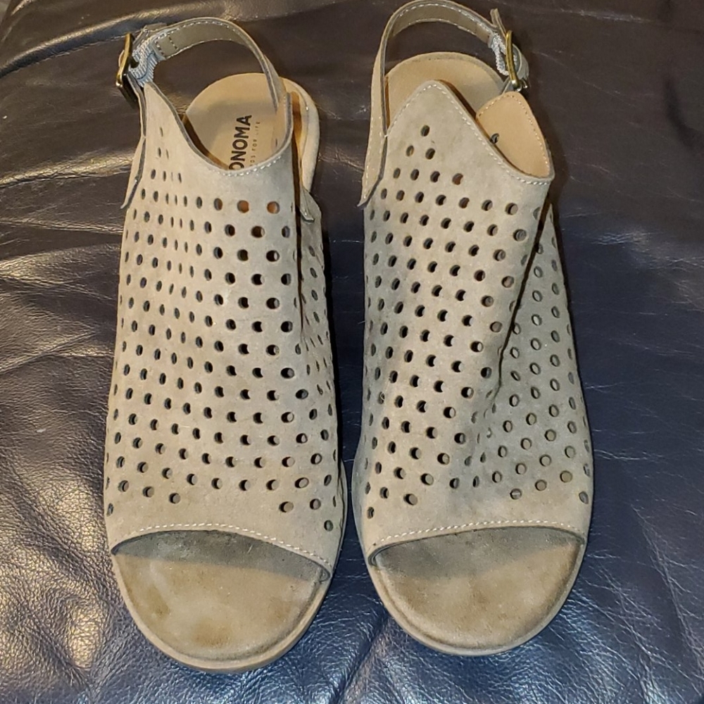 Peep-toe Stacked Heel Sandals